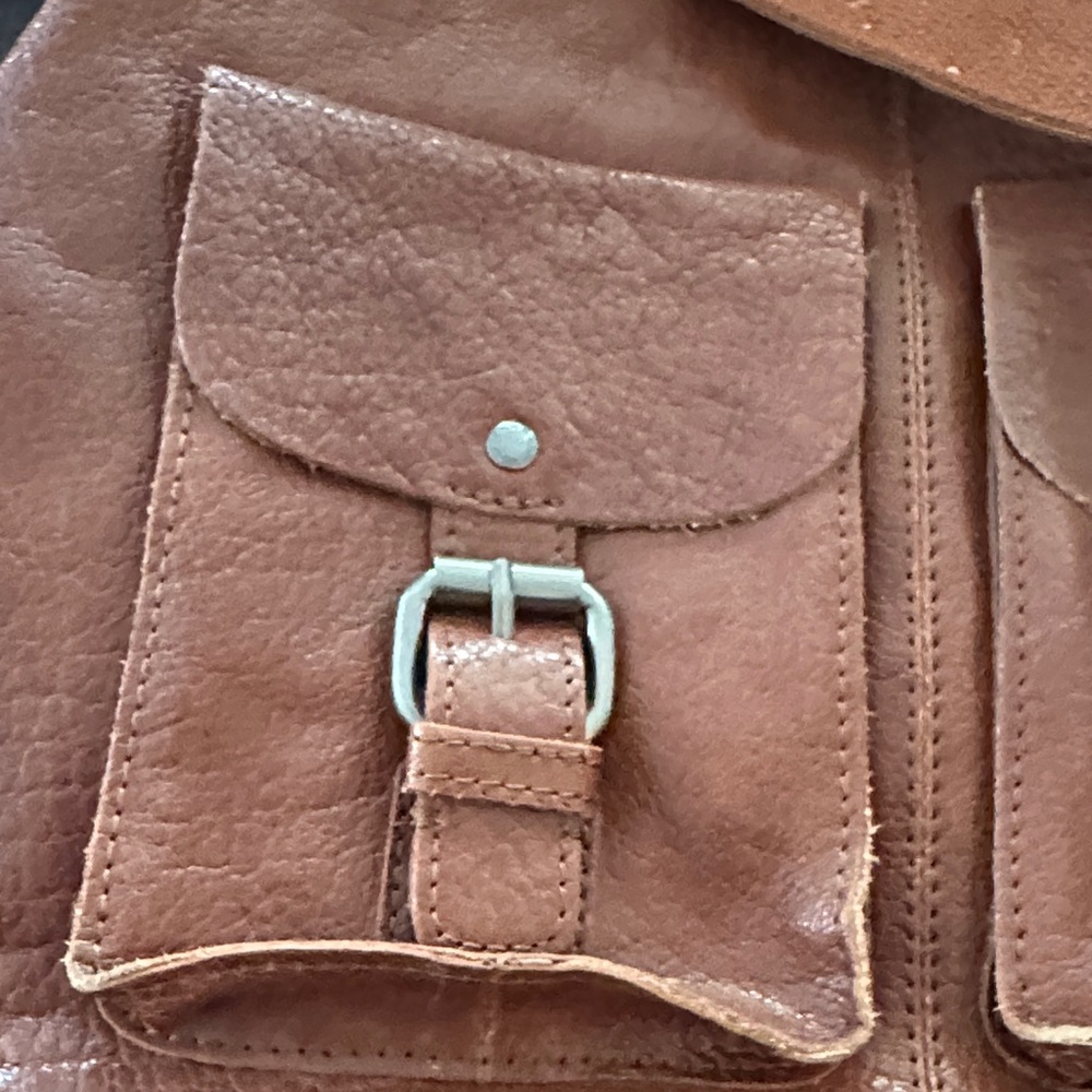 Spikes & Sparrow Brown Leather Crossbody Shoulder Bag with Front Buckle Pockets - Picture 2 of 10